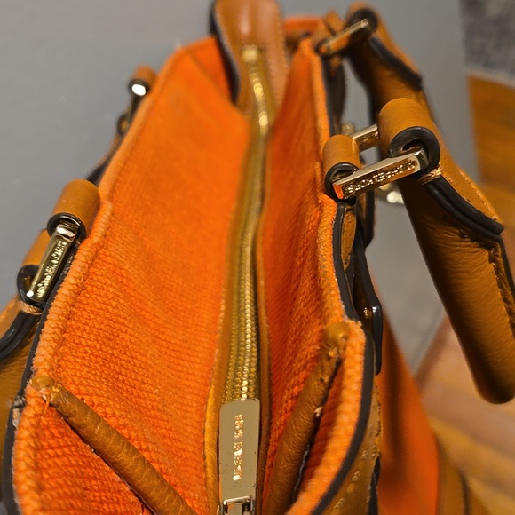 Michael Kors Bucket Bag Orange and Cognac Leather - Picture 13 of 16